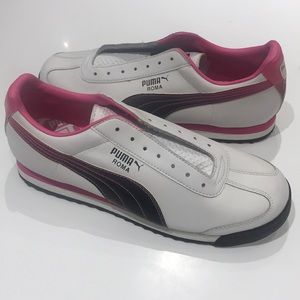 Women’s size 10 Puma Roma’s